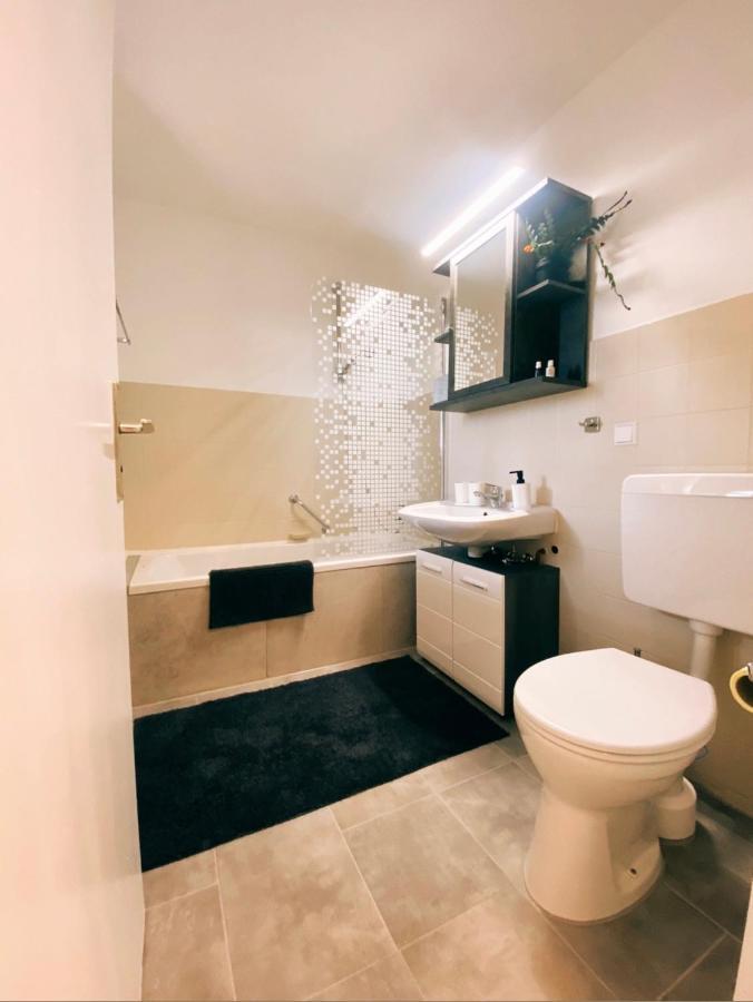 Apartment- Metzingen ميتسنغن المظهر الخارجي الصورة
